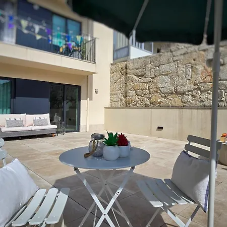 With Parking/terrace Oporto