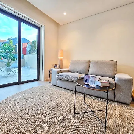 Apartment With Parking & Terrace Porto