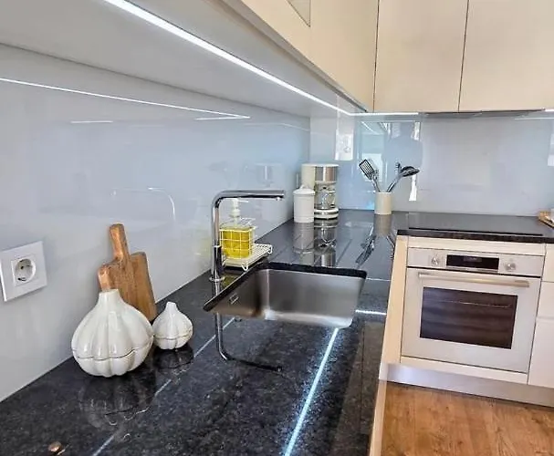 Apartment With Parking/terrace Porto